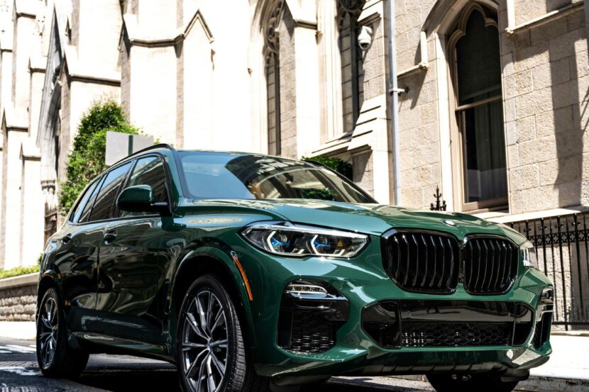 2021 BMW X5 looks stunning in British Racing Green color