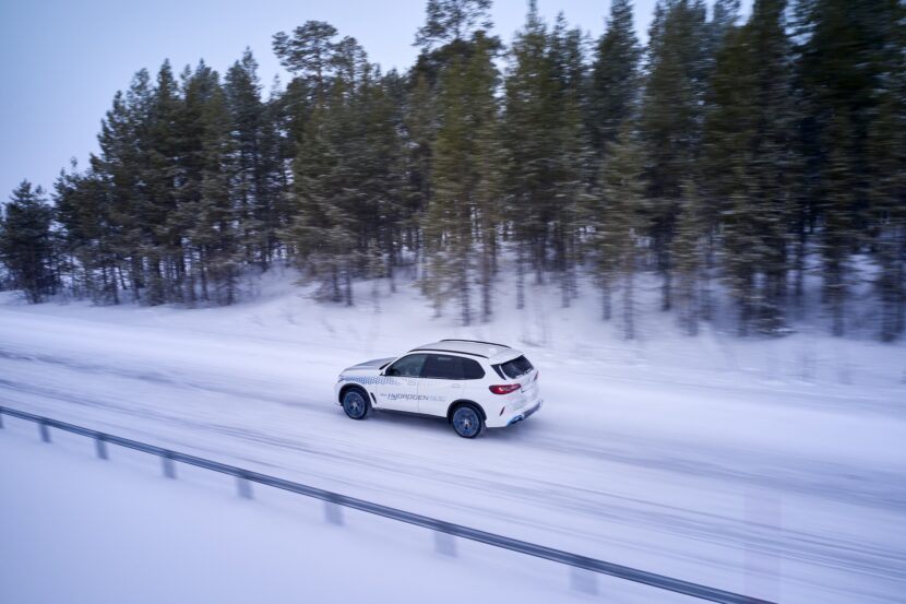 BMW iX5 Hydrogen in snow