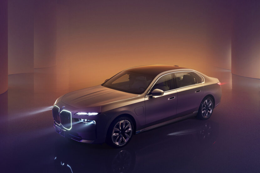 BMW i7 xDrive60L With Extra Charging Port And 740L Debut In China
