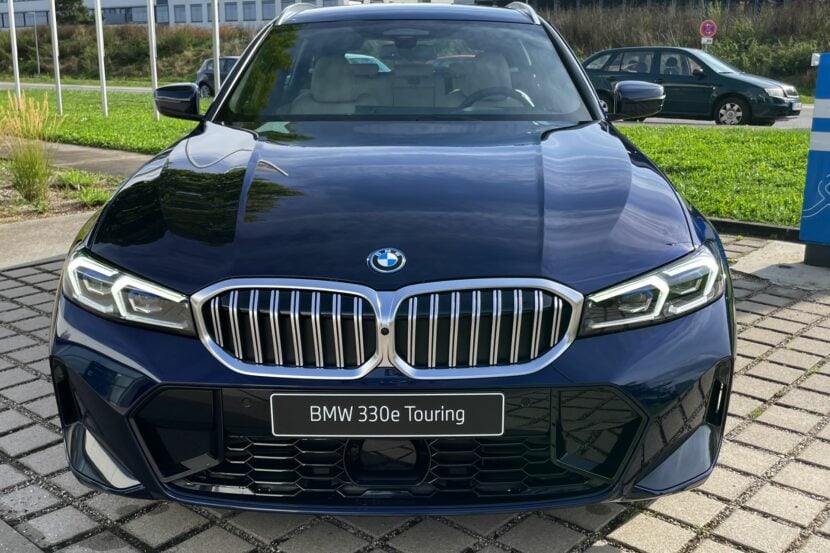 2023 BMW 330e Touring looks the part in the Tanzanite Blue