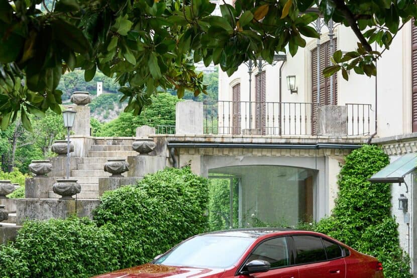 Exclusive Photos of the BMW i5 at the Gorgeous Villa d’Este on Lake Como
