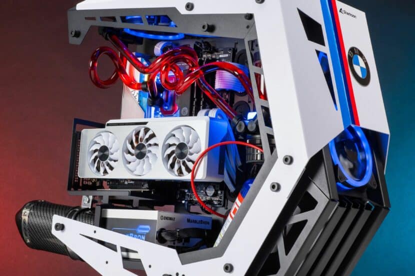 Custom BMW PC Case Looks Like a Motorcycle