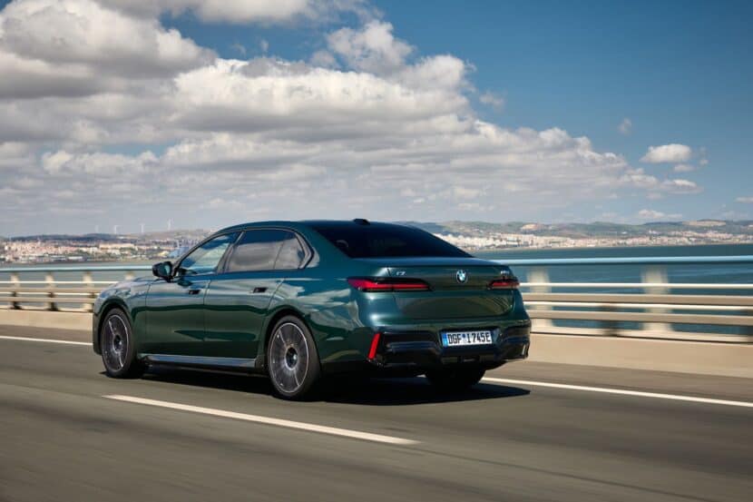 2024 bmw i7 on the road, read end look