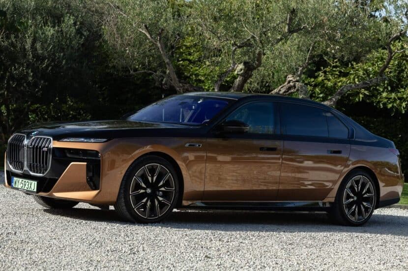 BMW i7 M70 Arrives In Slovenia With Two-Tone Paint, M-Branded Wheels