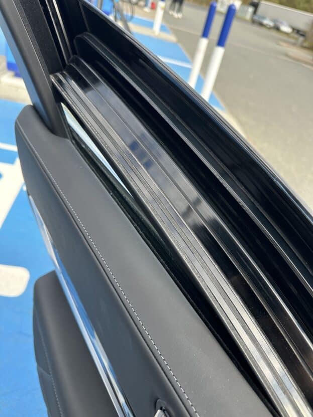 The door thickness of the BMW i7 Protection vehicle