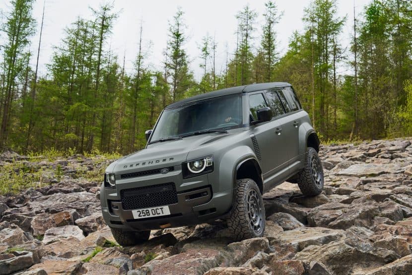 Land Rover Defender OCTA-6 Off-roading with the Land Rover Defender OCTA