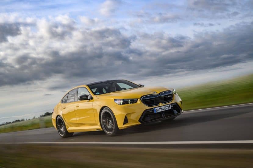 Chris Harris Drifts and Praises the New BMW M5 (G90)