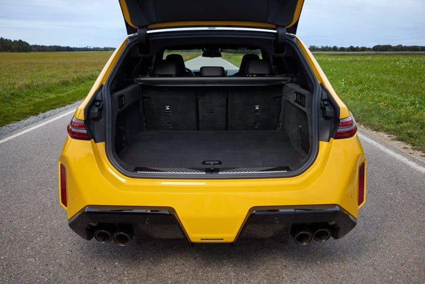 BMW M5 Touring rear cargo area with seats up