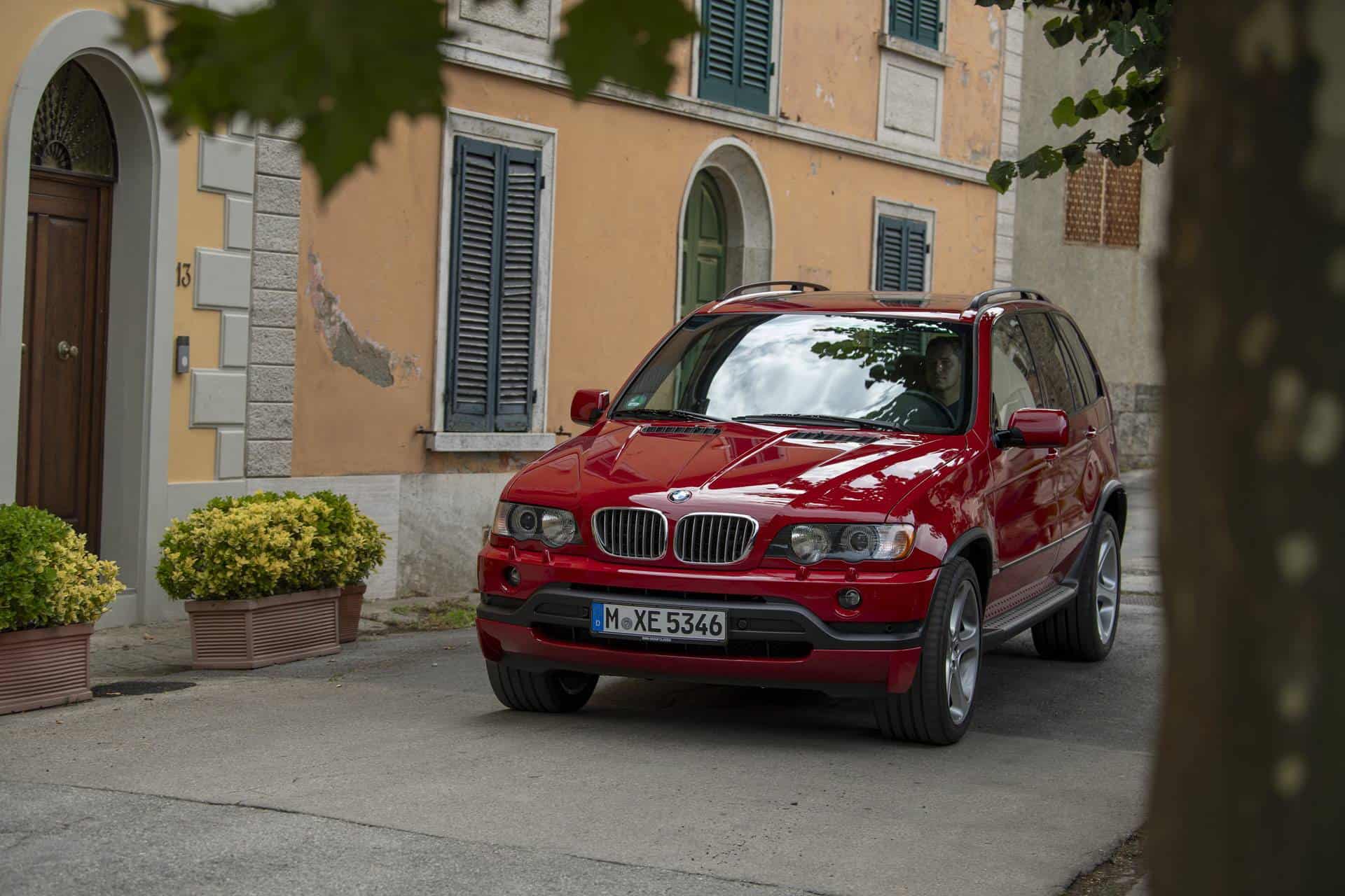 First-generation BMW X5 E53 4.6is front three-quarter view