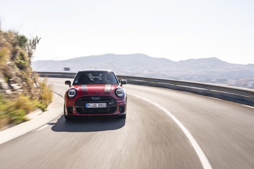 MINI Cooper S 5-Door JCW Trim driving