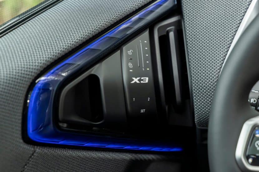 2025 BMW X3 30e xDrive inside door