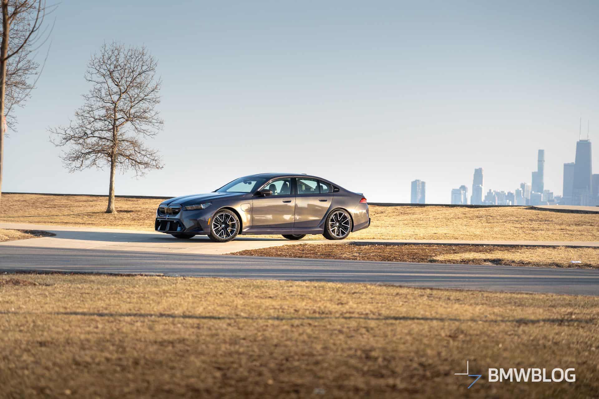 2025 BMW M5 SEPIA METALLIC 01