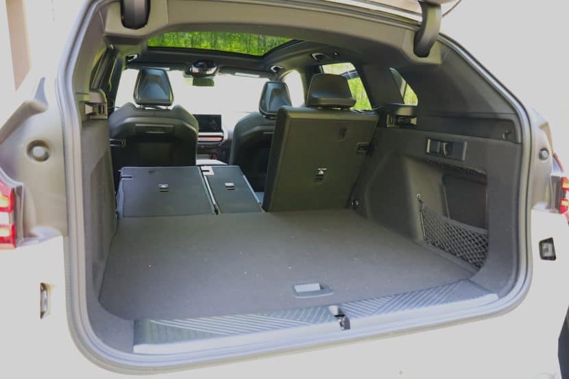 2025 BMW X3 TRUNK AND CARGO AREA