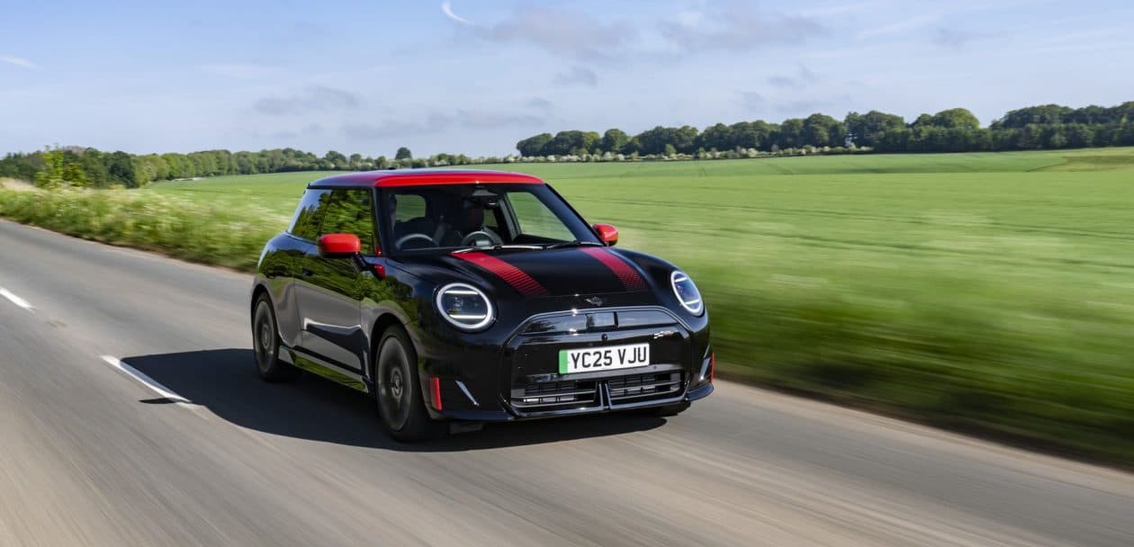 MINI COOPER JCW ELECTRIC J01 MIDNIGHT BLACK 07