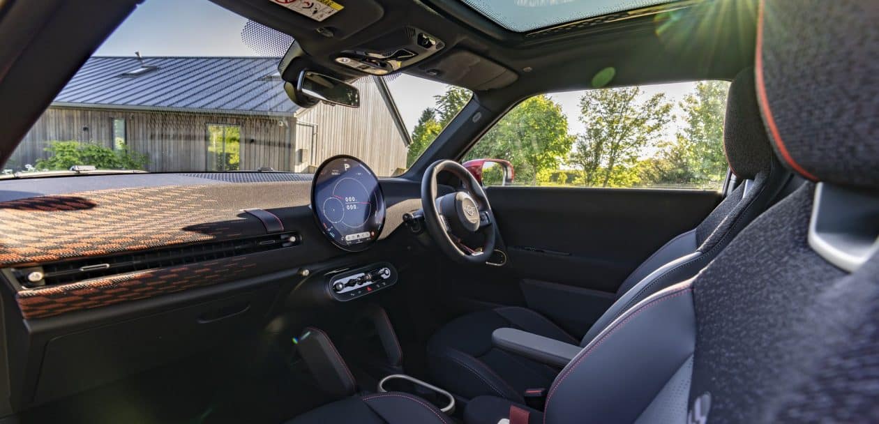 MINI COOPER JCW ELECTRIC J01 MIDNIGHT BLACK 31