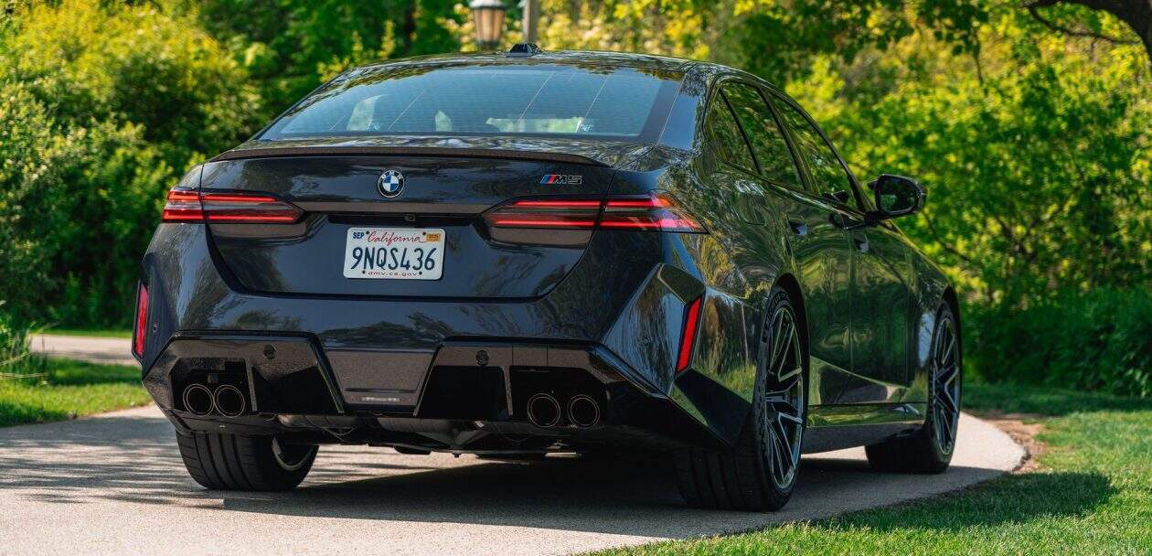 2025 BMW M5 G90 SEPIA METALLIC 63