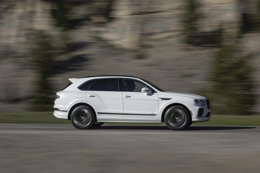 BENTAYGA SPEED side, in motion