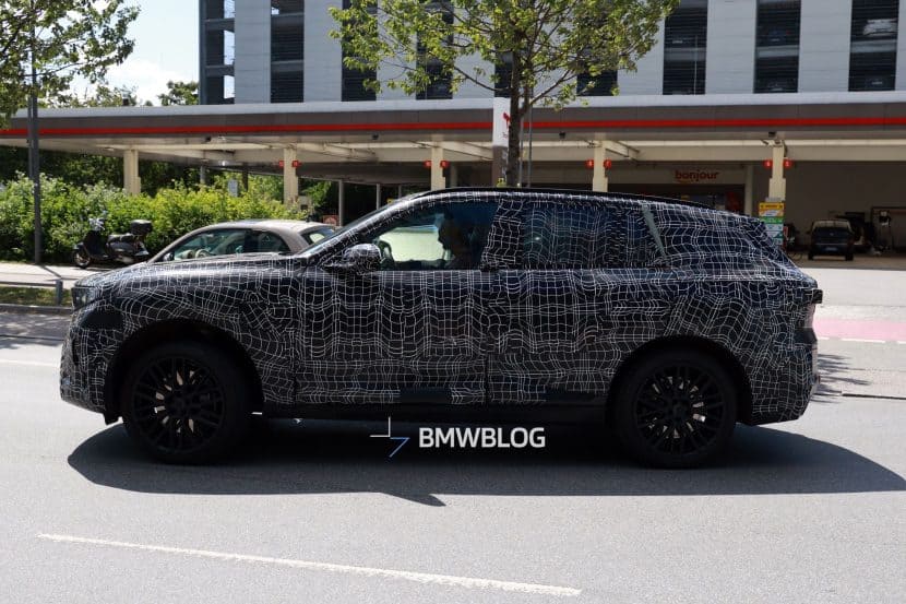 2027 BMW X5 side view showing the new door handle and plug-in port