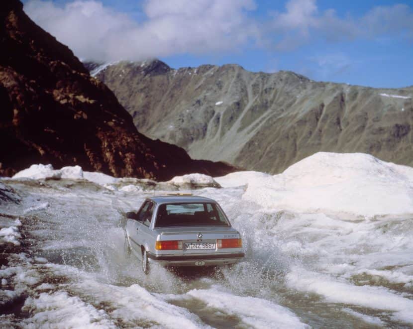 BMW 325IX E30 in the snow