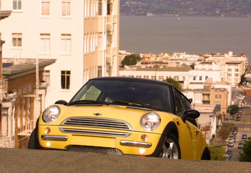R50 MINI COOPER IN SAN FRANCISCO 00 First-generation R50 MINI Cooper driving through San Francisco streets during the early 2000s relaunch