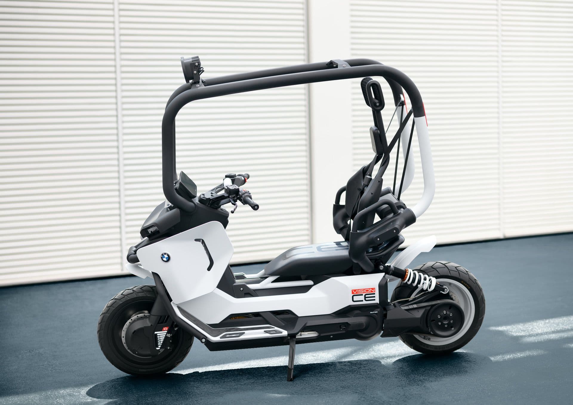 BMW Motorrad Vision CE front view – electric scooter concept with protective cage