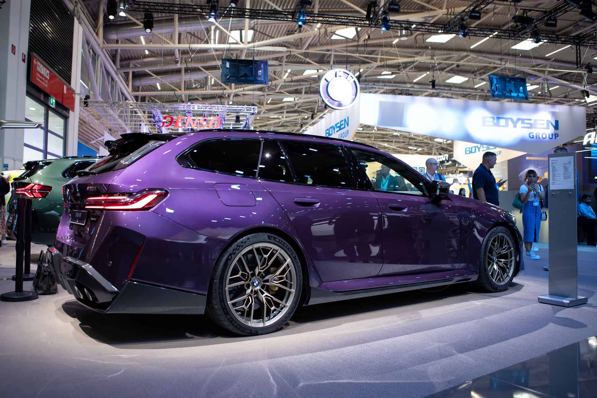 BMW M5 Touring in Daytona Violet with M Performance carbon kit at IAA Munich