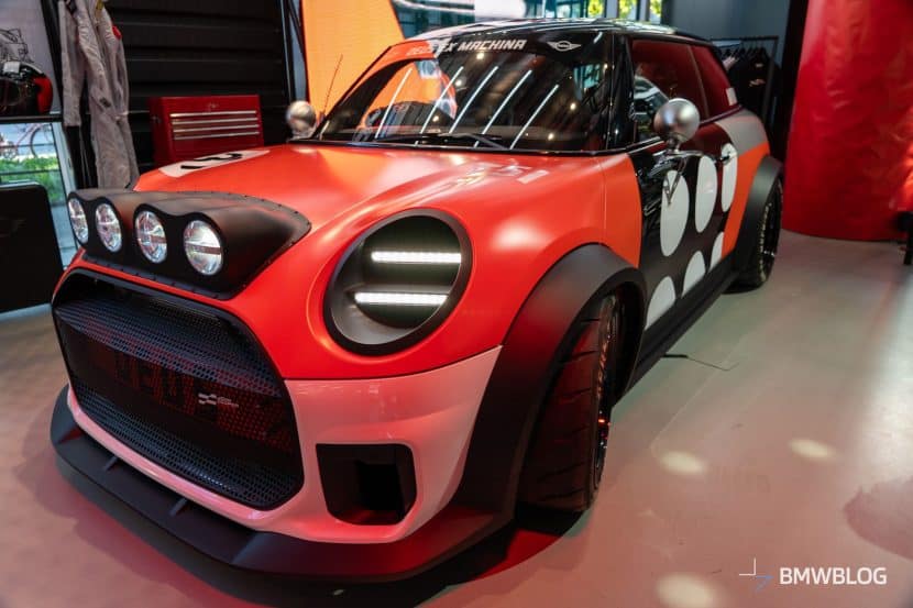 MINI DEUS EX MACHINA front-end