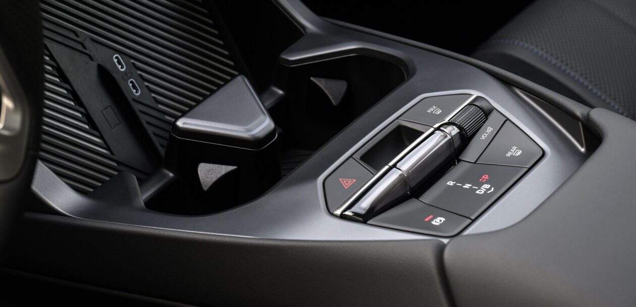 2026 BMW IX3 REVIEW INTERIOR 01