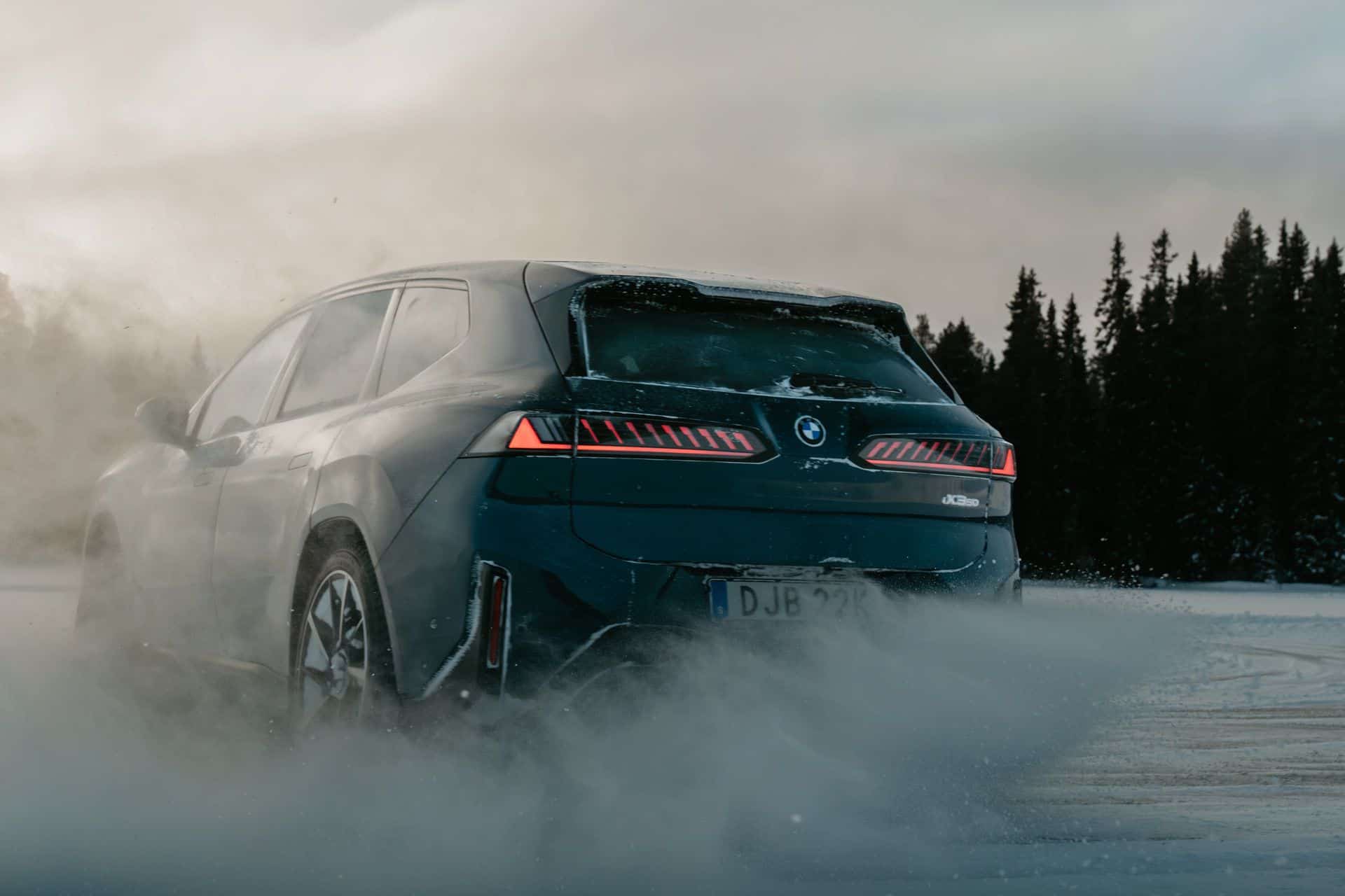 2026 BMW IX3 SNOW DRIVING 40