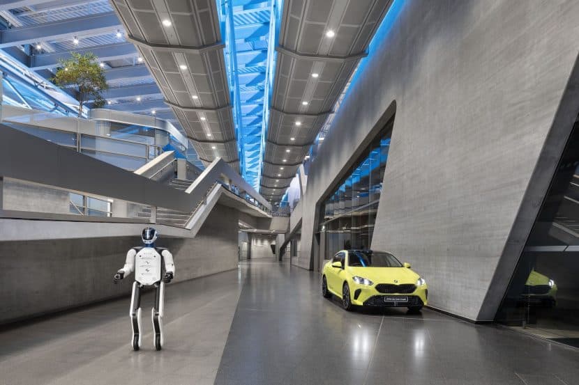 BMW HUMANOID ROBOTS 00