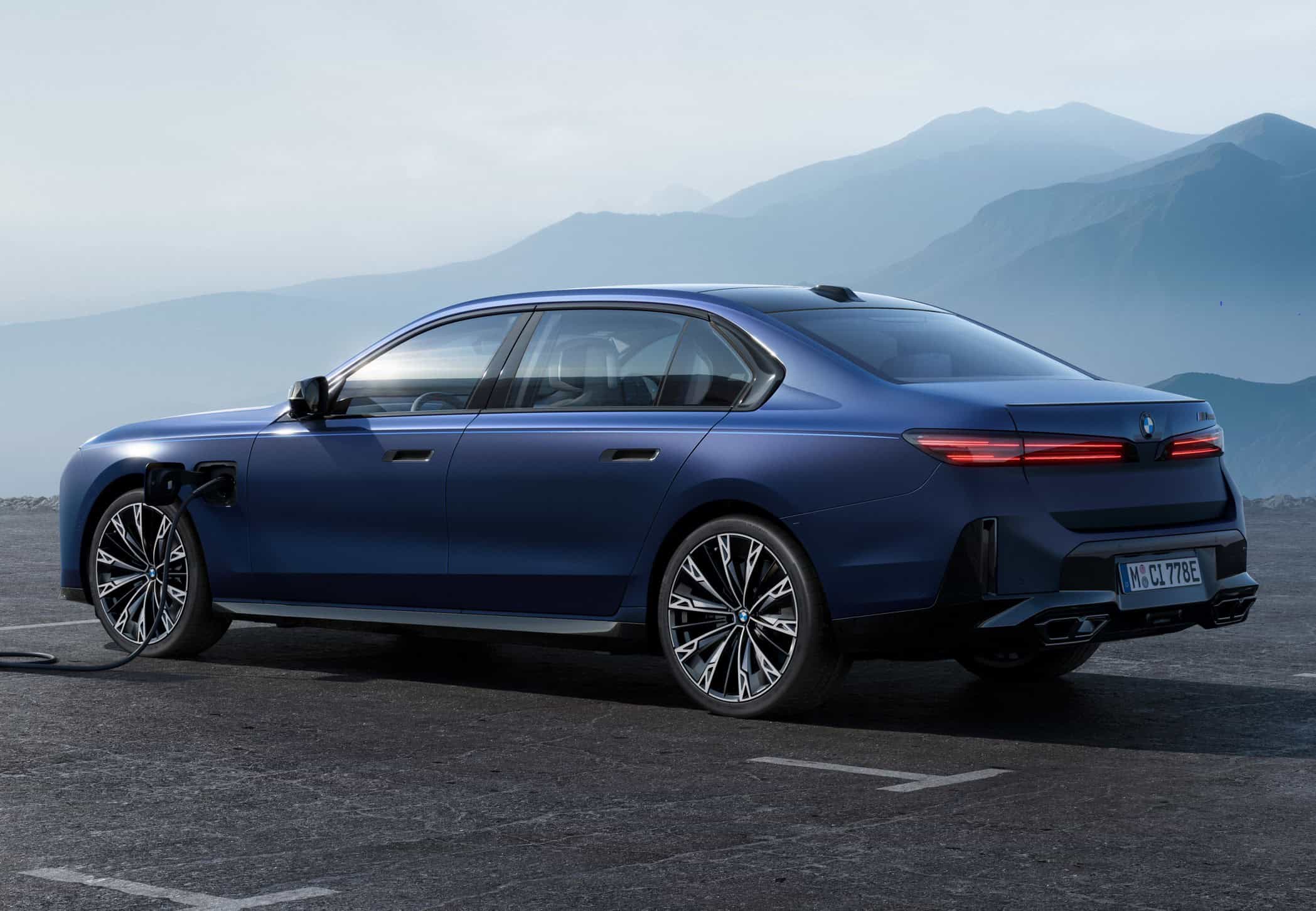 2027 BMW M760E