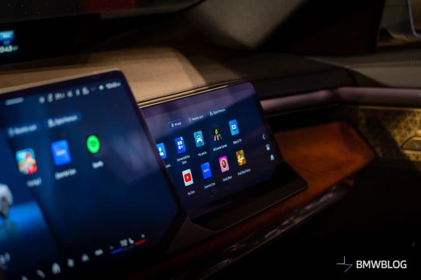 The BMW Passenger Screen Turns Itself Off if No One's Sitting There