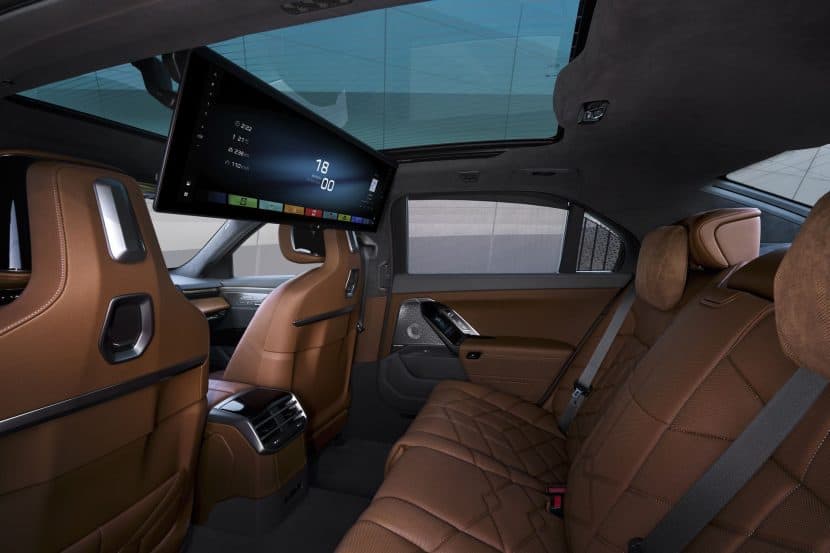 2027 BMW 7 SERIES THEATER SCREEN 00