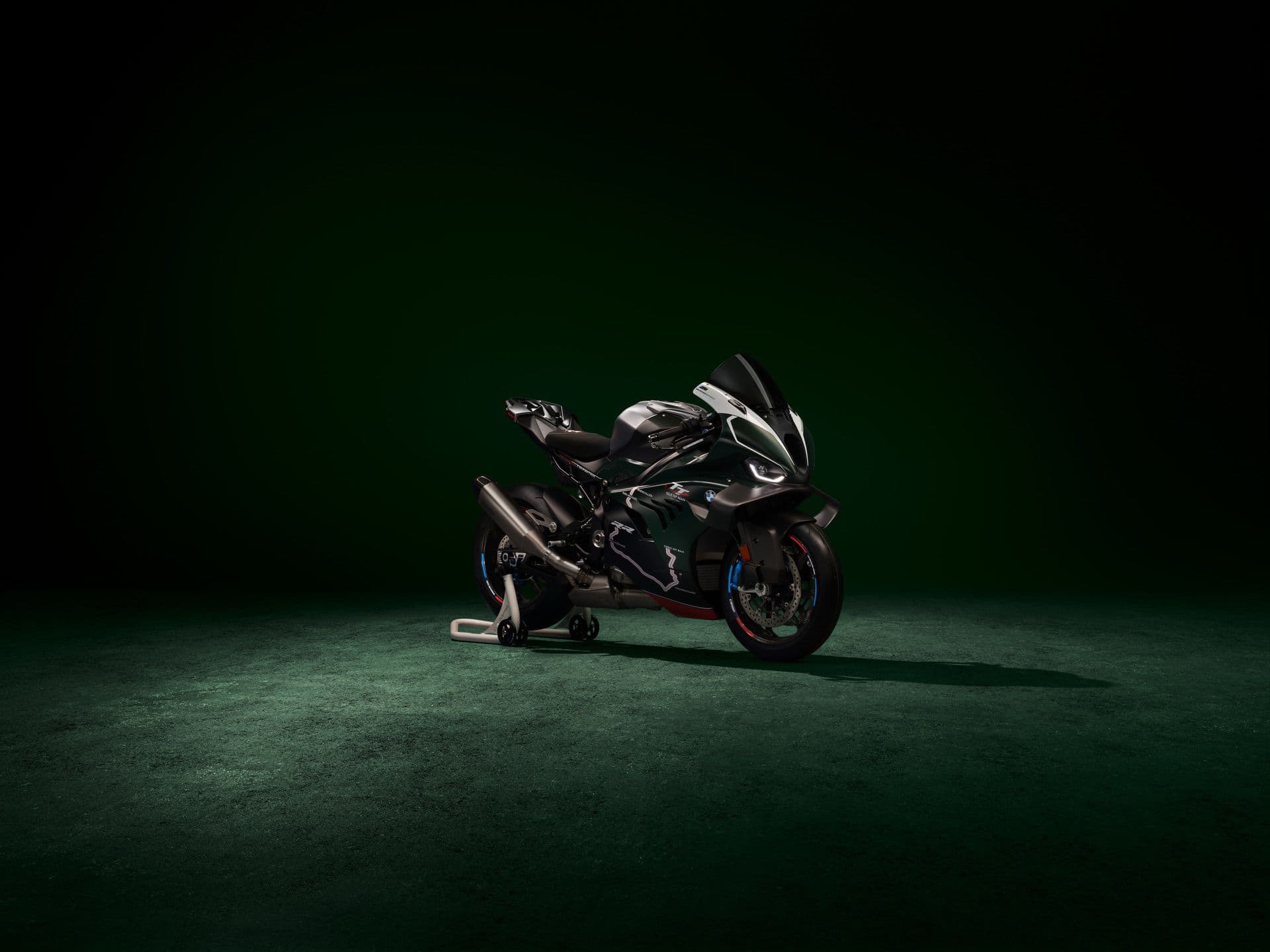 BMW M 1000 RR LIMITED EDITION ISLE OF MAN TT 03