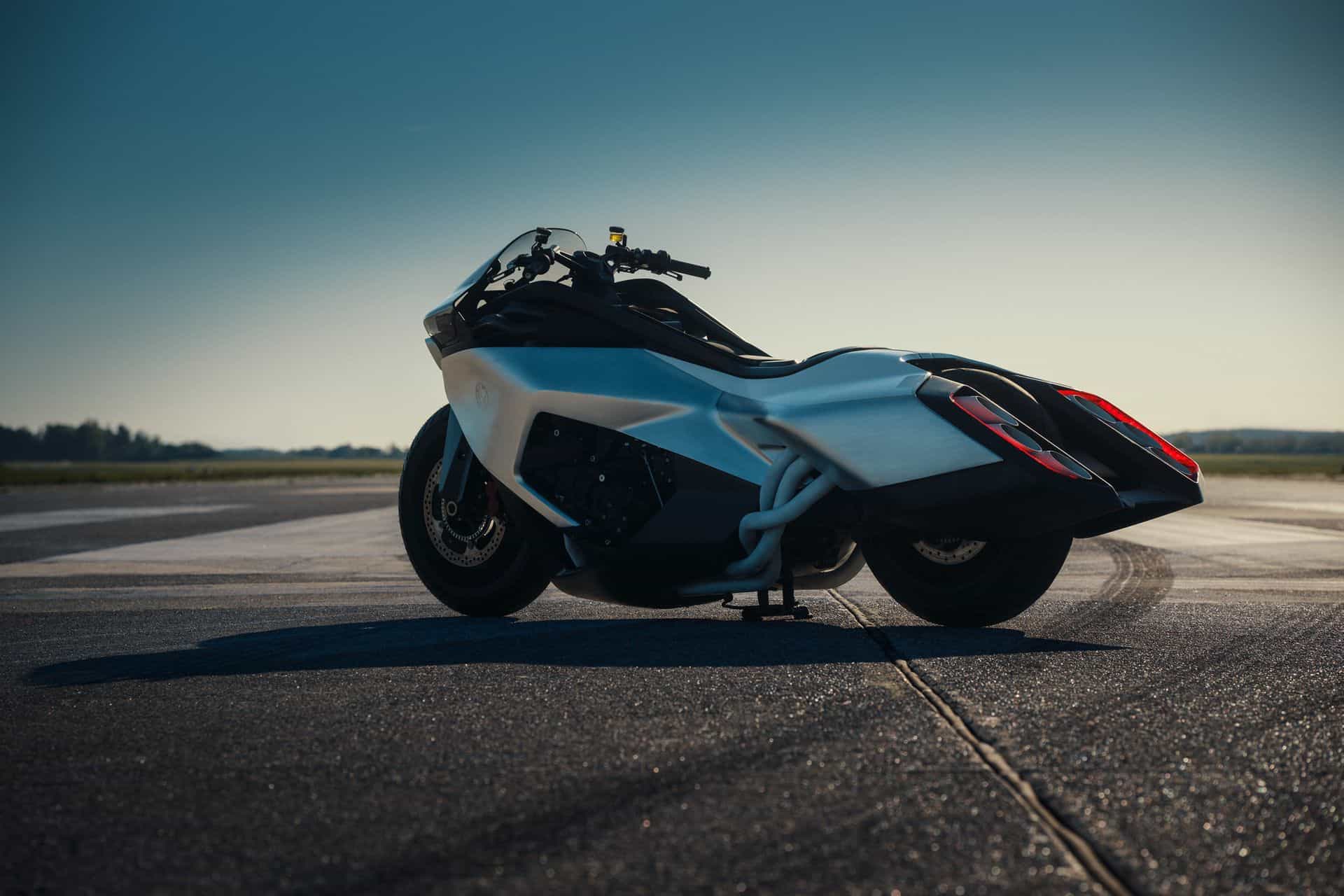 BMW VISION K18 36