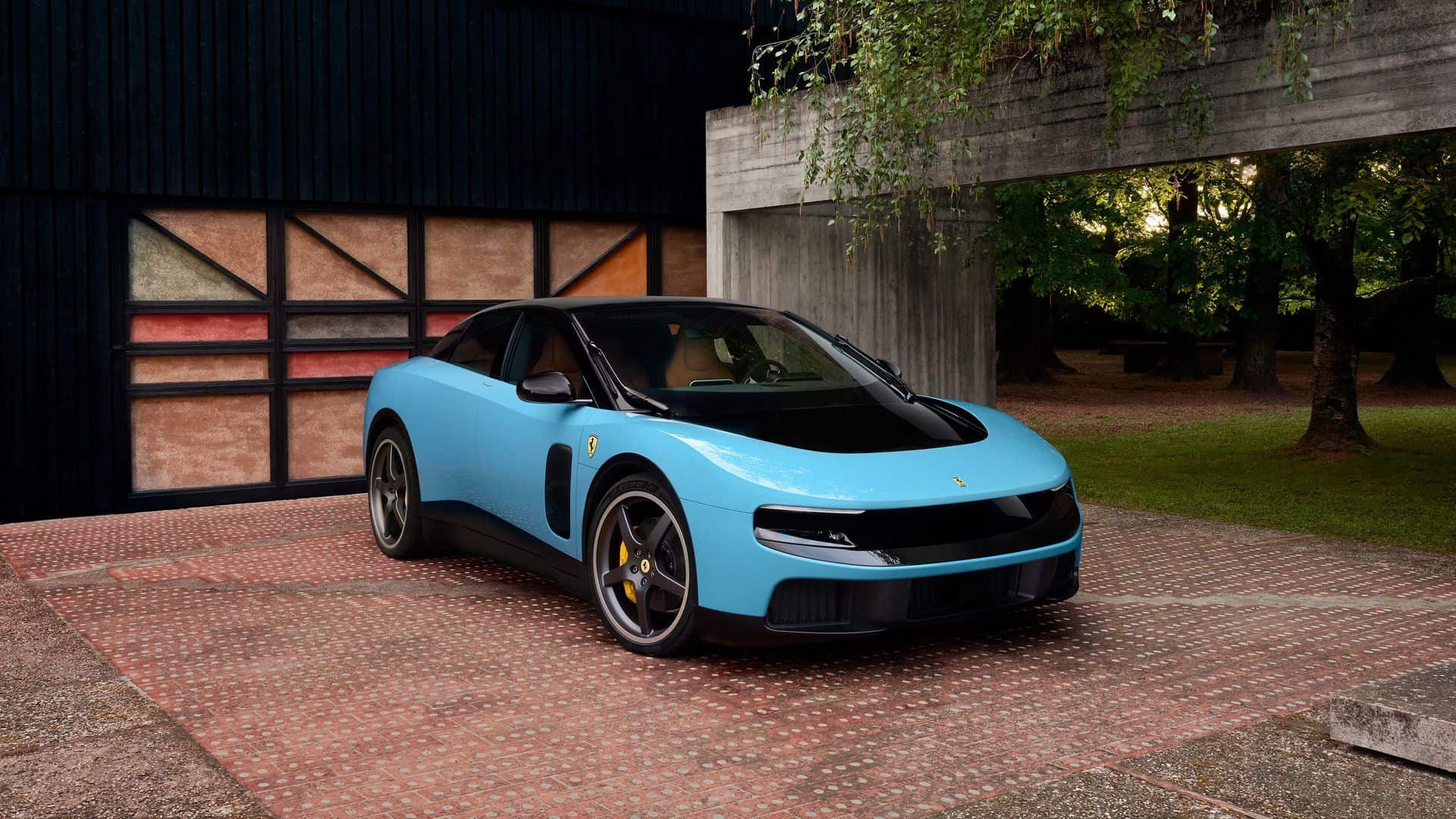 FERRARI LUCE EV 05