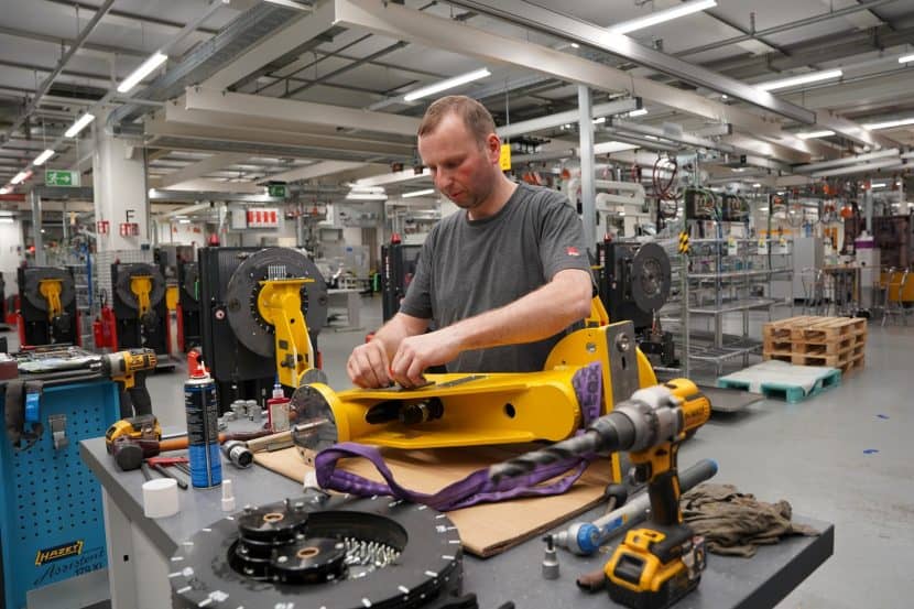 BMW Is Converting A V8 Engine Factory For Hydrogen Drivetrains