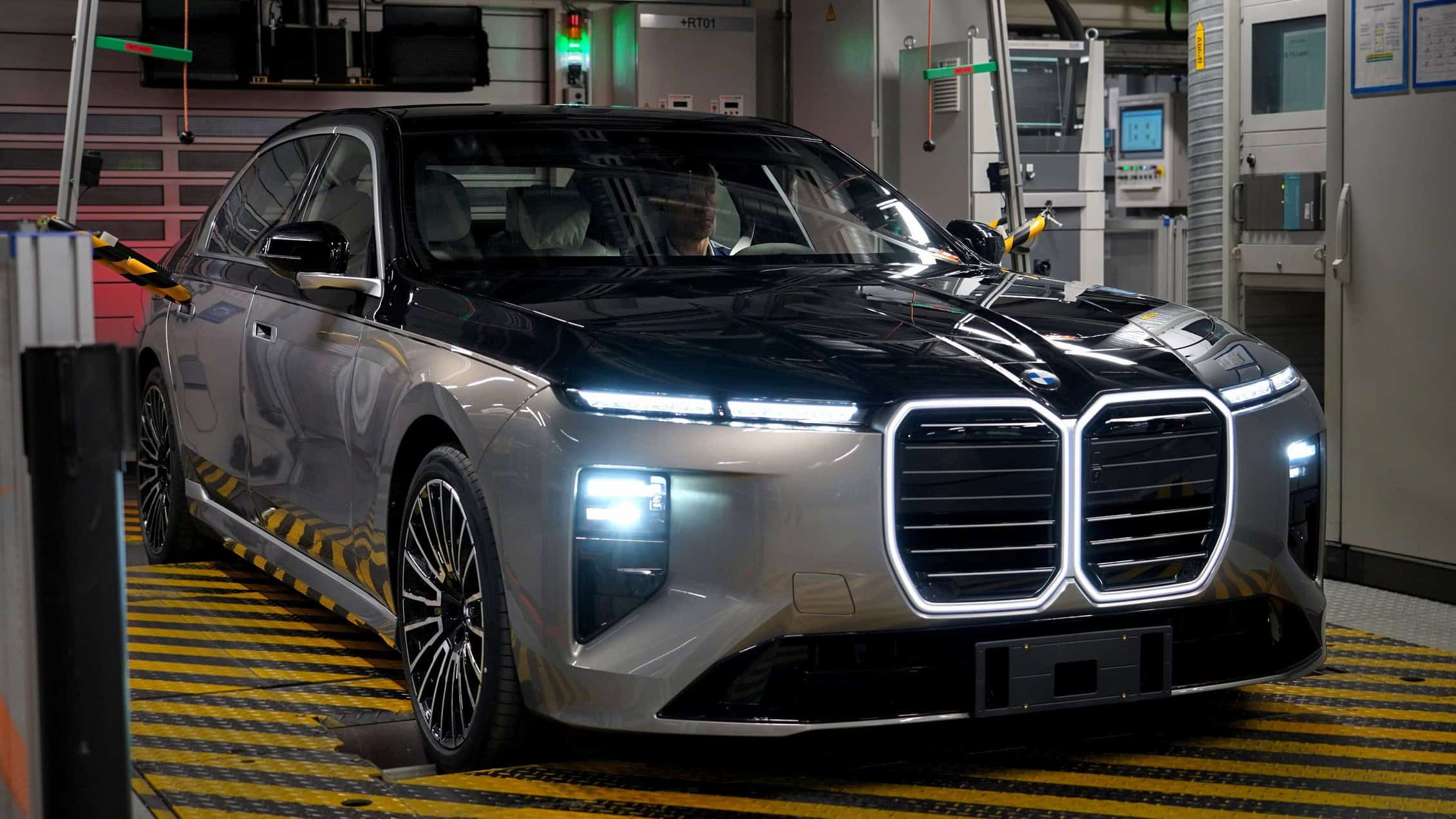 2027 BMW 7 SERIES ENTERS PRODUCTION 4