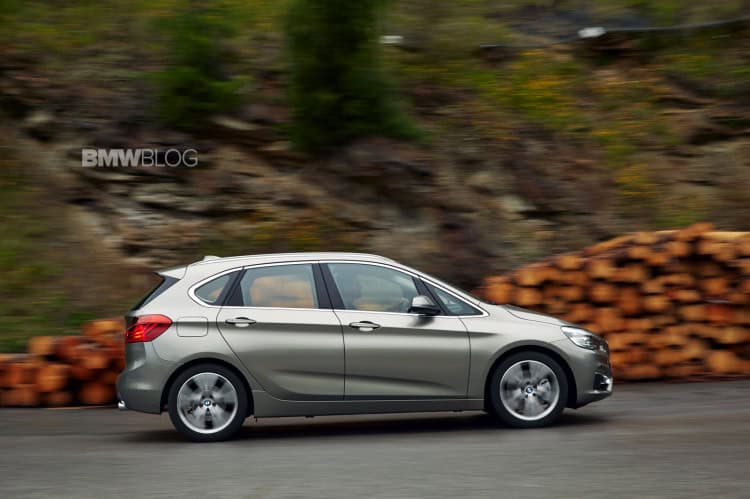 225i-active-tourer-53