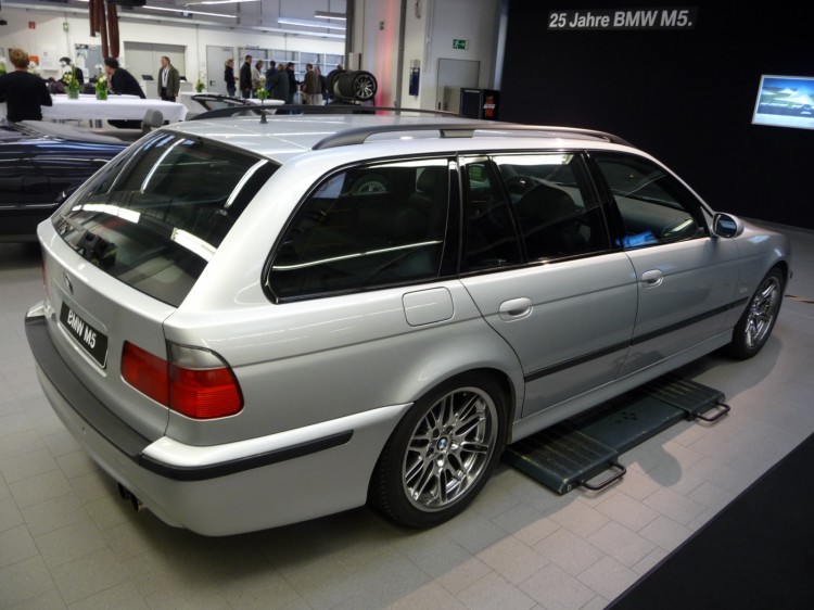 BMW-M5-E39-Touring-07 The rear end of the E39 BMW M5 Touring
