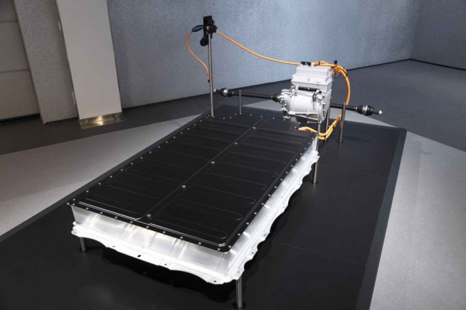 BMW-Project-i-Megacity-Vehicle-Fahrzeugunterbau-Batteriepaket