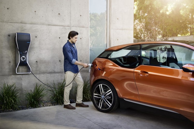 BMW i3 drivers could collect $1,000 to charge on a schedule