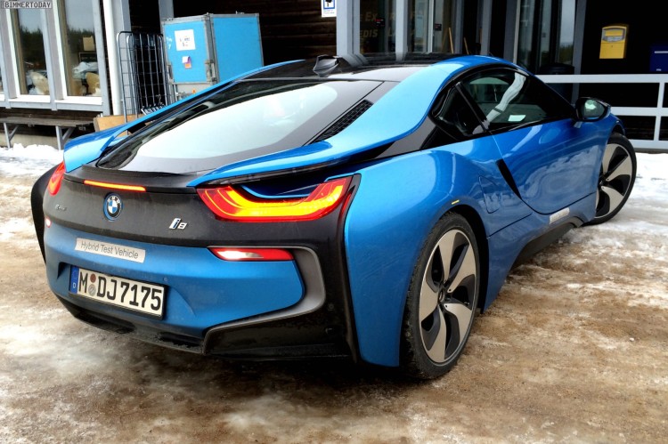BMW-i8-Protonic-Blue-blau-Plug-in-Hybrid-Sportwagen-05
