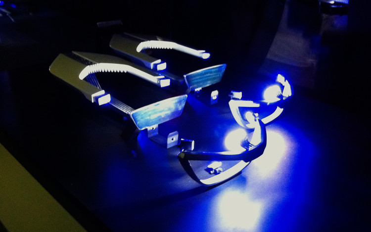 BMW-laser-headlight-demonstration-rig-full-light