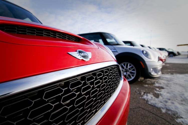 Video: BMWBLOG’s MINI Winter Driver Training Experience