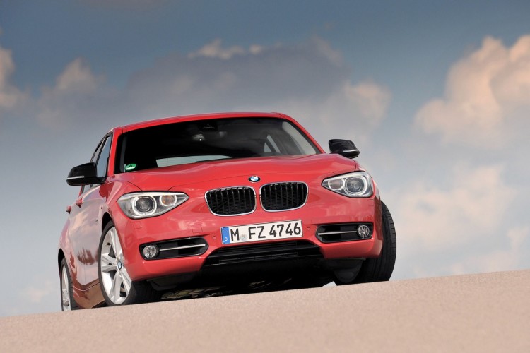 New BMW 1 Series wins “Golden Steering Wheel” award.