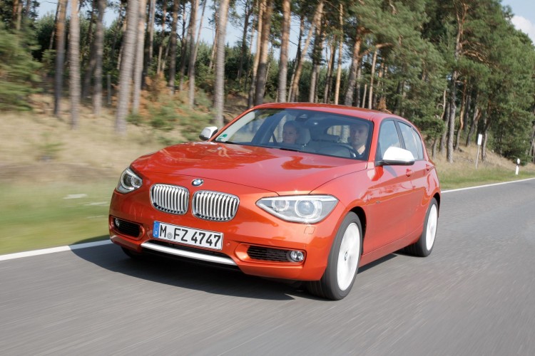 Photo Gallery: 2012 BMW 1 Series Hatchback in Valencia Orange