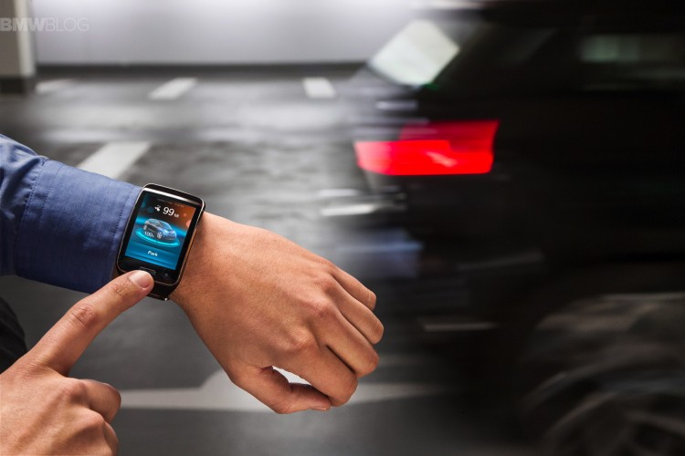 bmw-fully-automated-parking-smartwatch-01