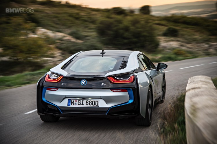 bmw-i8-laser-lights-images-03