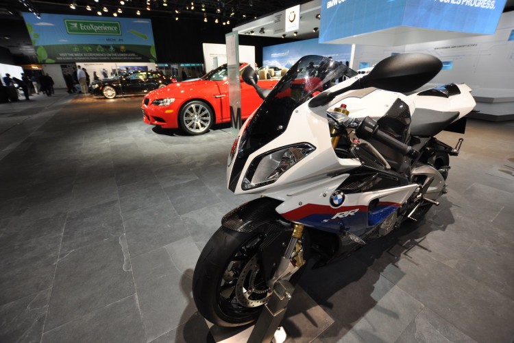 BMW S1000RR – Carbon Fiber Kills the Kilogram